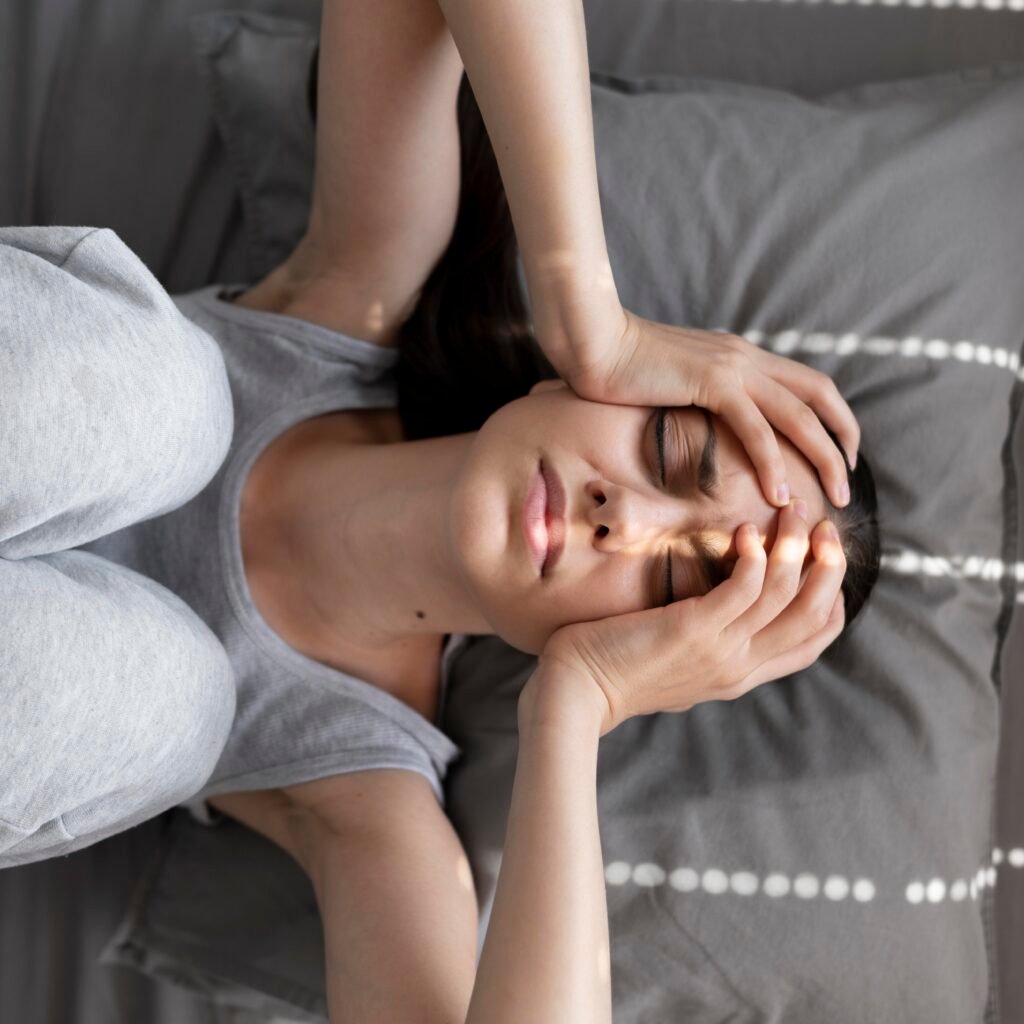 Femme souffrant de douleurs psychosomatiques